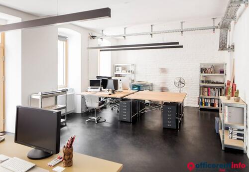 Offices to let in Studio Totale